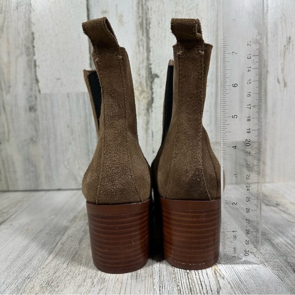 NEW Steve Madden Rhiannon Chelsea Tan Suede Block Heel Ankle Boots #252 - Picture 7 of 12